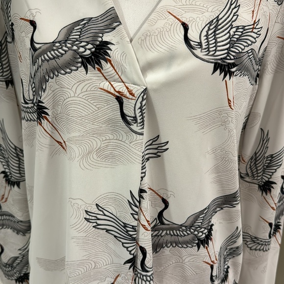 Ann Taylor Factory Flying Cranes V-neck Long-Sleeve Blouse, Size LP - Picture 4 of 10